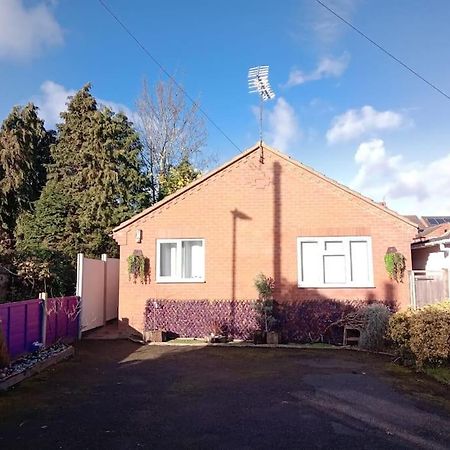 Cosy Bungalow In A Handy Location Маркет-Гарборо Екстер'єр фото